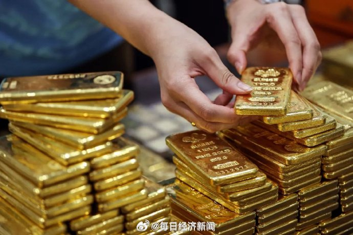 2026年贵金属走势展望 黄金稳健筑底，白银高弹性可期，光伏需求成关键变量